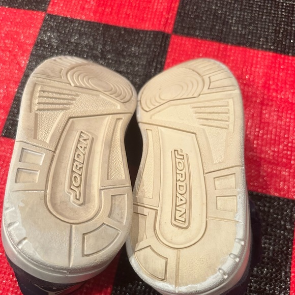 Jordan 3 Retro Explorer XX
Midnight Navy Light Cream (Women's) size 6.5 - Picture 6 of 7